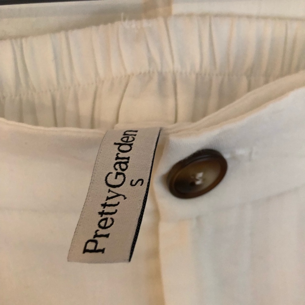 High rise white pleated shirts - Picture 2 of 3